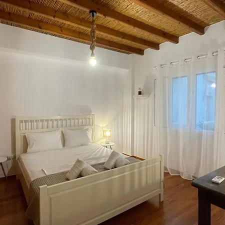 Anthoula Paros * Naousa (Paros)